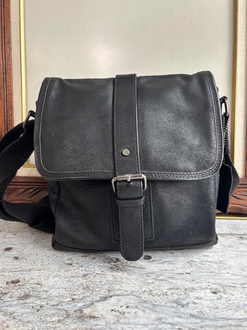 Danier Crossbody Messenger Bag Leather Distressed Unisex Men’s Women’s Saddlebag